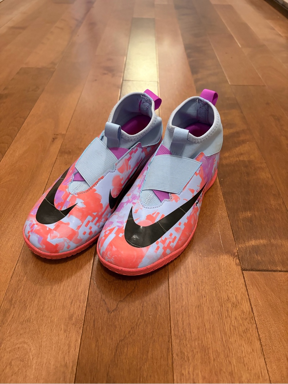 Nike Kids Slip-On Indoor Soccer Shoes - Pink & Purple